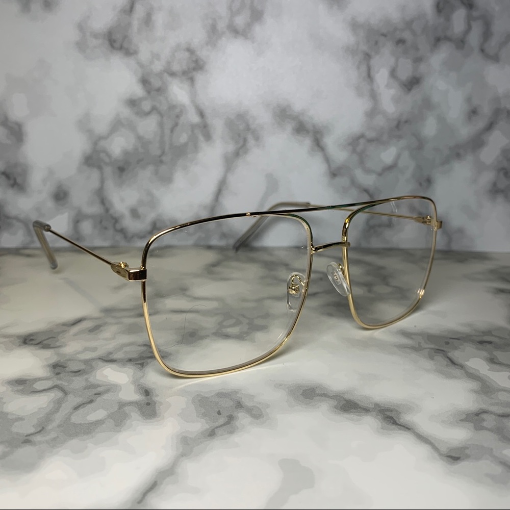 🕶 Oversized Gold Frame Glasses 🕶 - Picture 2 of 12
